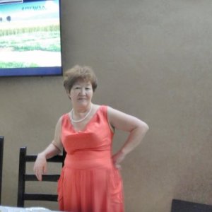 Alma , 64 года