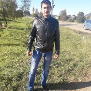 МАКСИМ КОМИССАРОВ, 41 год