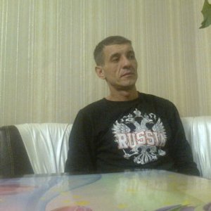 Денис шкет, 44 года