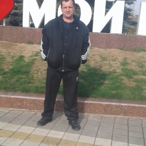 Денис Лаврущенко, 48 лет