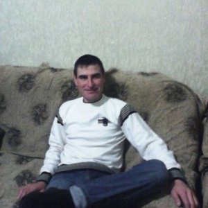 Эрнест , 42 года