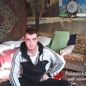 37 , 33 года