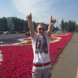 Султану , 32 года