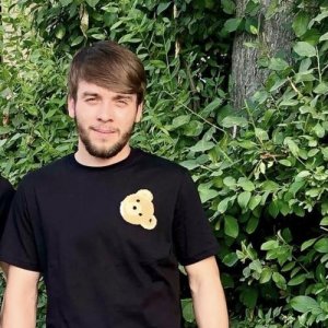 Azizjon , 23 года