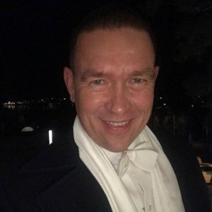 Tomkins , 56 лет