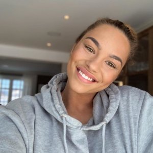 Annaste , 34 года