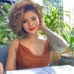 Halona , 33 года