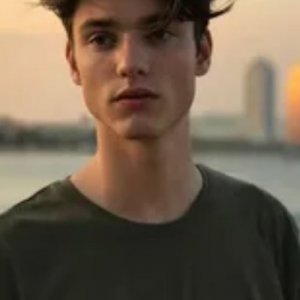 Виктор , 23 года