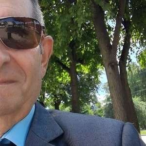 Дереник Аршакян, 68 лет