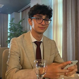 Микаил , 18 лет