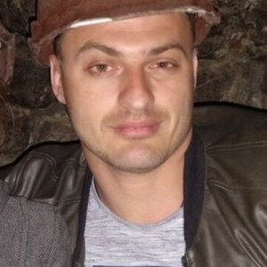 MaxiMax , 42 года