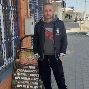 Валентин , 42 года