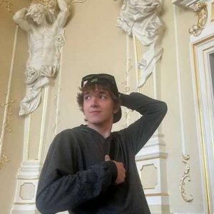 Максим , 18 лет