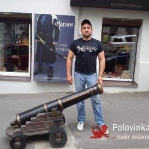 Майк никифоров, 44 года