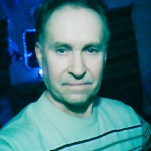 Leon , 64 года