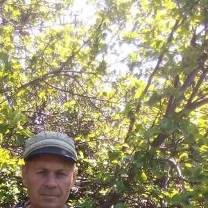 Петр Соловьев, 61 год