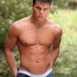 Aaron : 